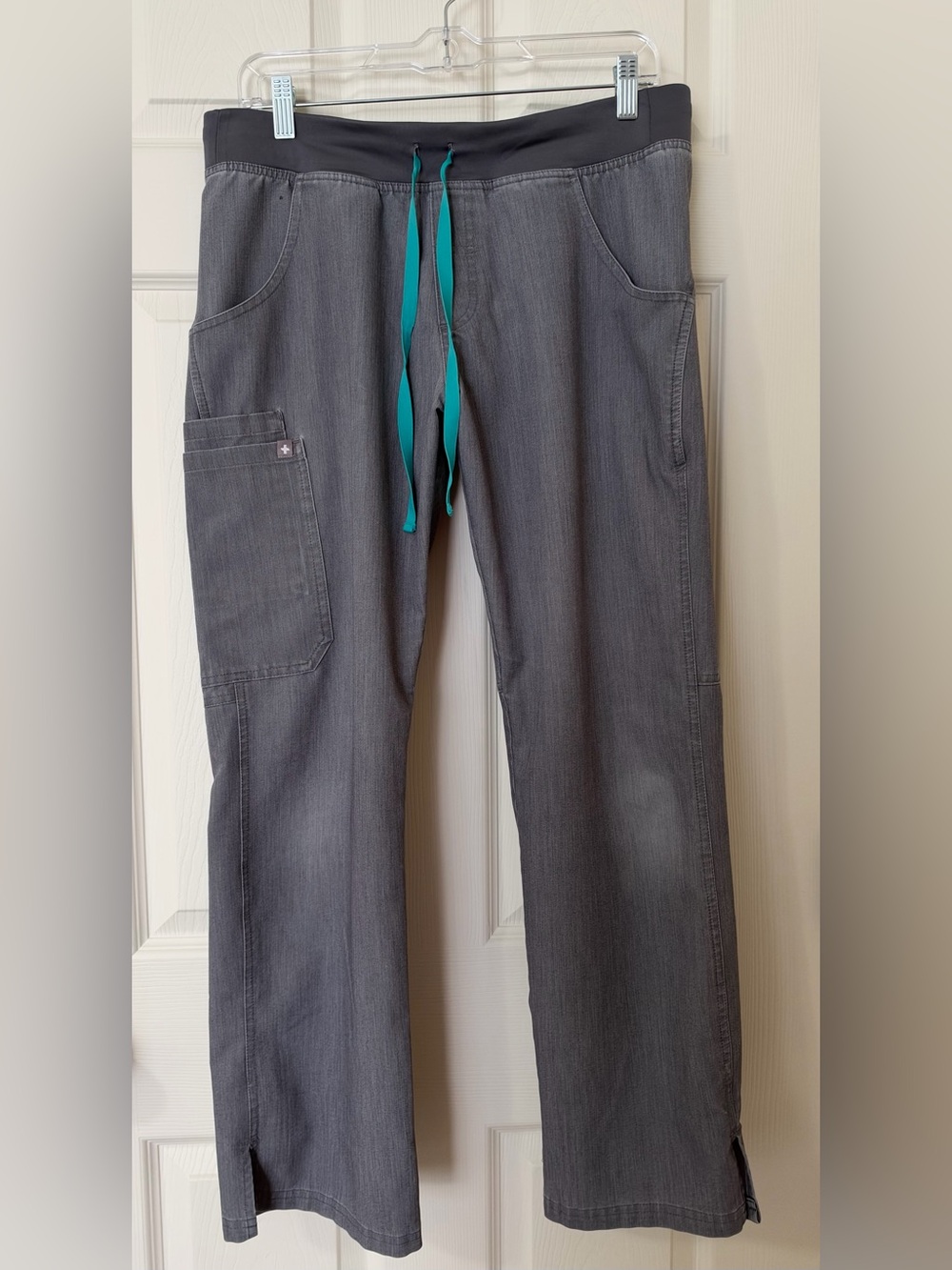 Figs Women’s Kade Cargo Scrub Pants